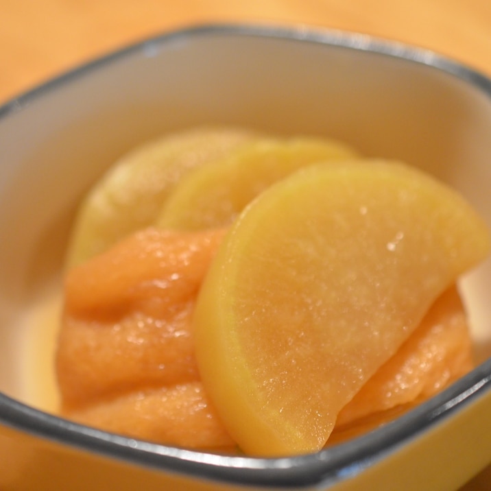 お鍋ひとつ！煮込むだけ簡単♪大根と油揚げの煮物